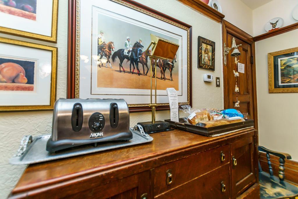 Elliott House Bed & Breakfast Торонто Экстерьер фото