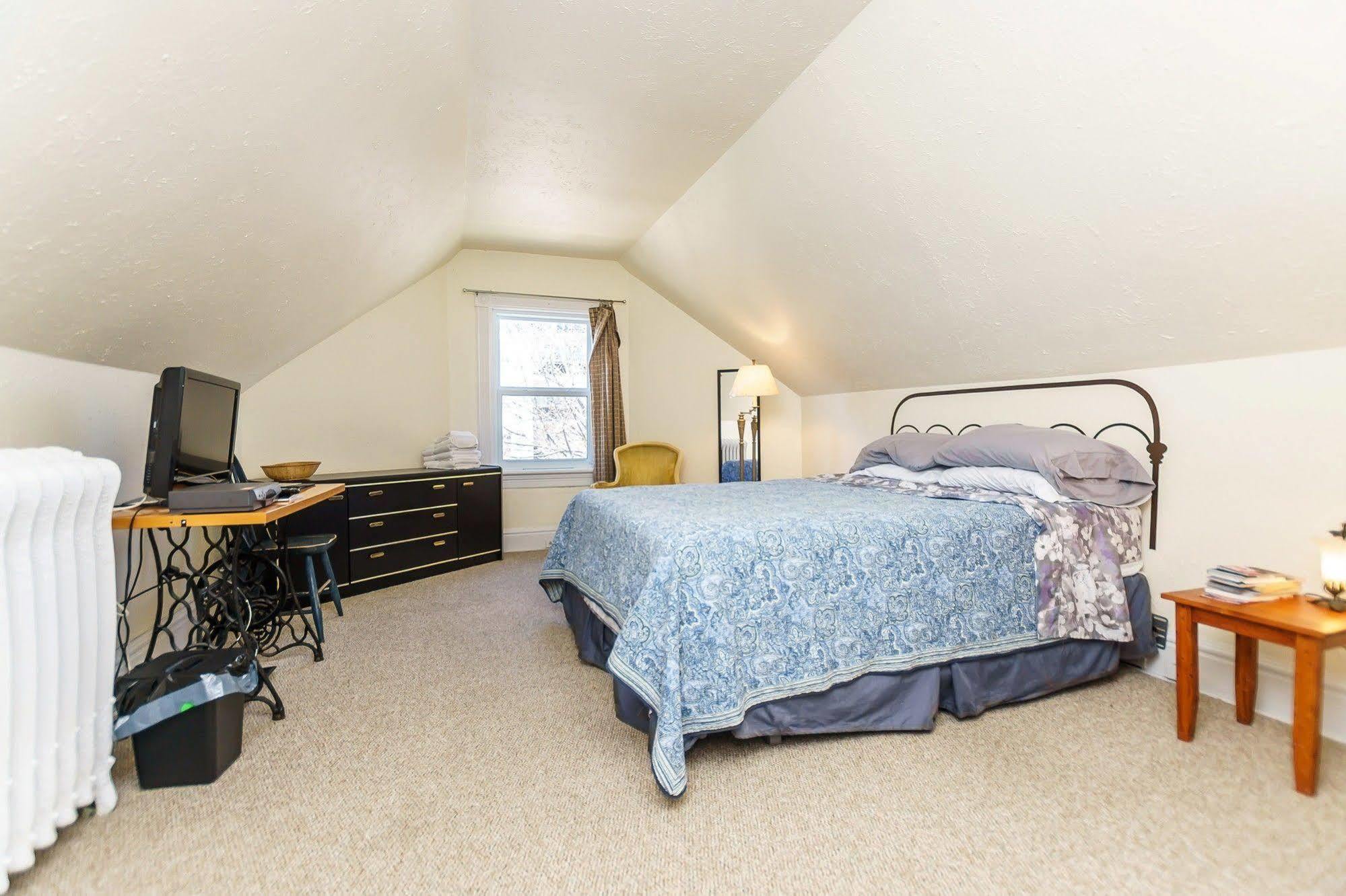 Elliott House Bed & Breakfast Торонто Экстерьер фото